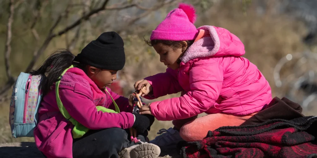 Trump Offers $2,500 to Immigrant Children